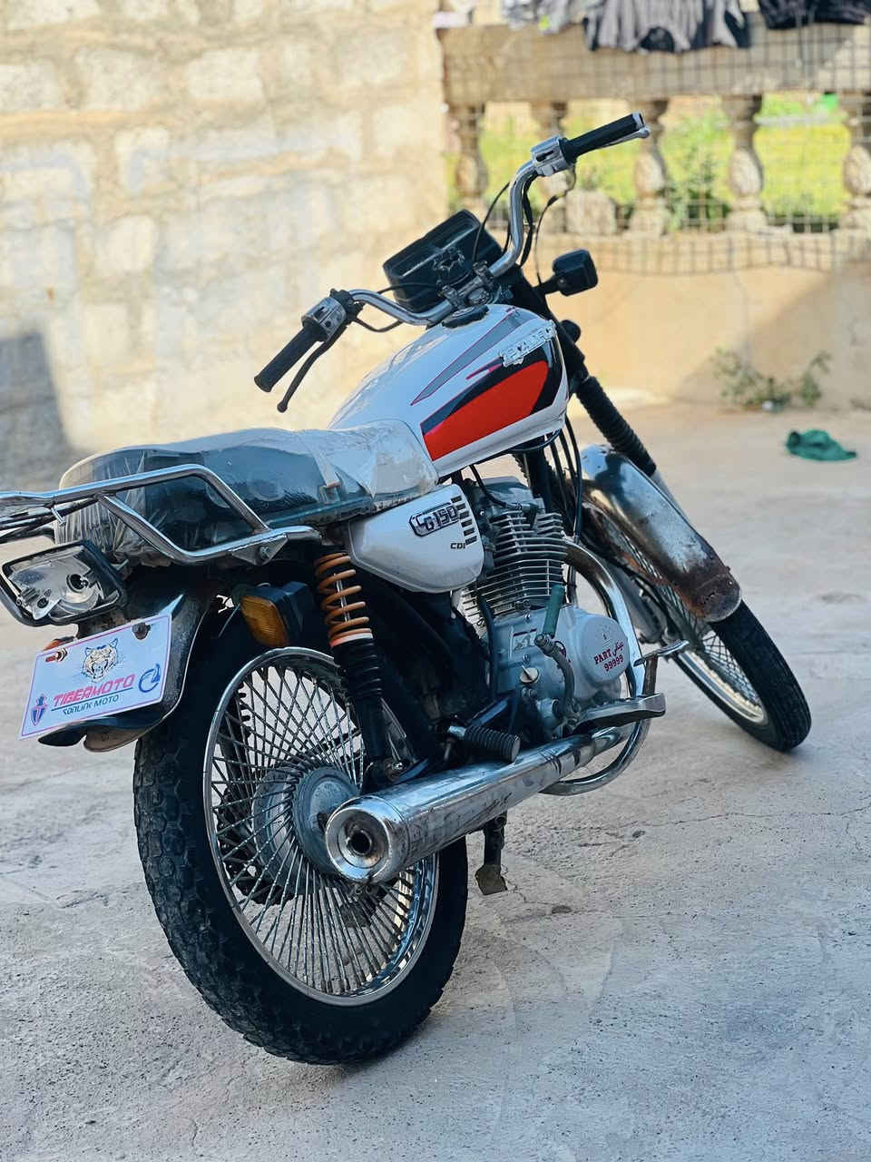 ماطور بارت عيتاني الاصلي 99999
كلشي شغال بس يعوزه ربط ⚡️ 
نشاط سرعه 🔥 ✈️ 
المكان قرية الشويرات 
السعر 275وبي مجال ***********
