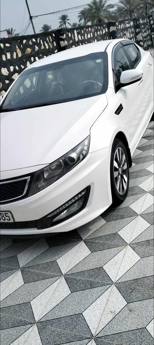 سيارة كيا أوبتيما بيضاء للبيع بحالة ممتازة. السيارة نظيفة جداً من الداخل والخارج ومناسبة جداً للعائلة. جميع الصيانات تمت بشكل دوري وأغلب وقتها كانت مغطاة. مناسبة للاستخدام اليومي. السعر مناسب والبيع بدون وسيط مباشرة من المالك. العنوان بابل 