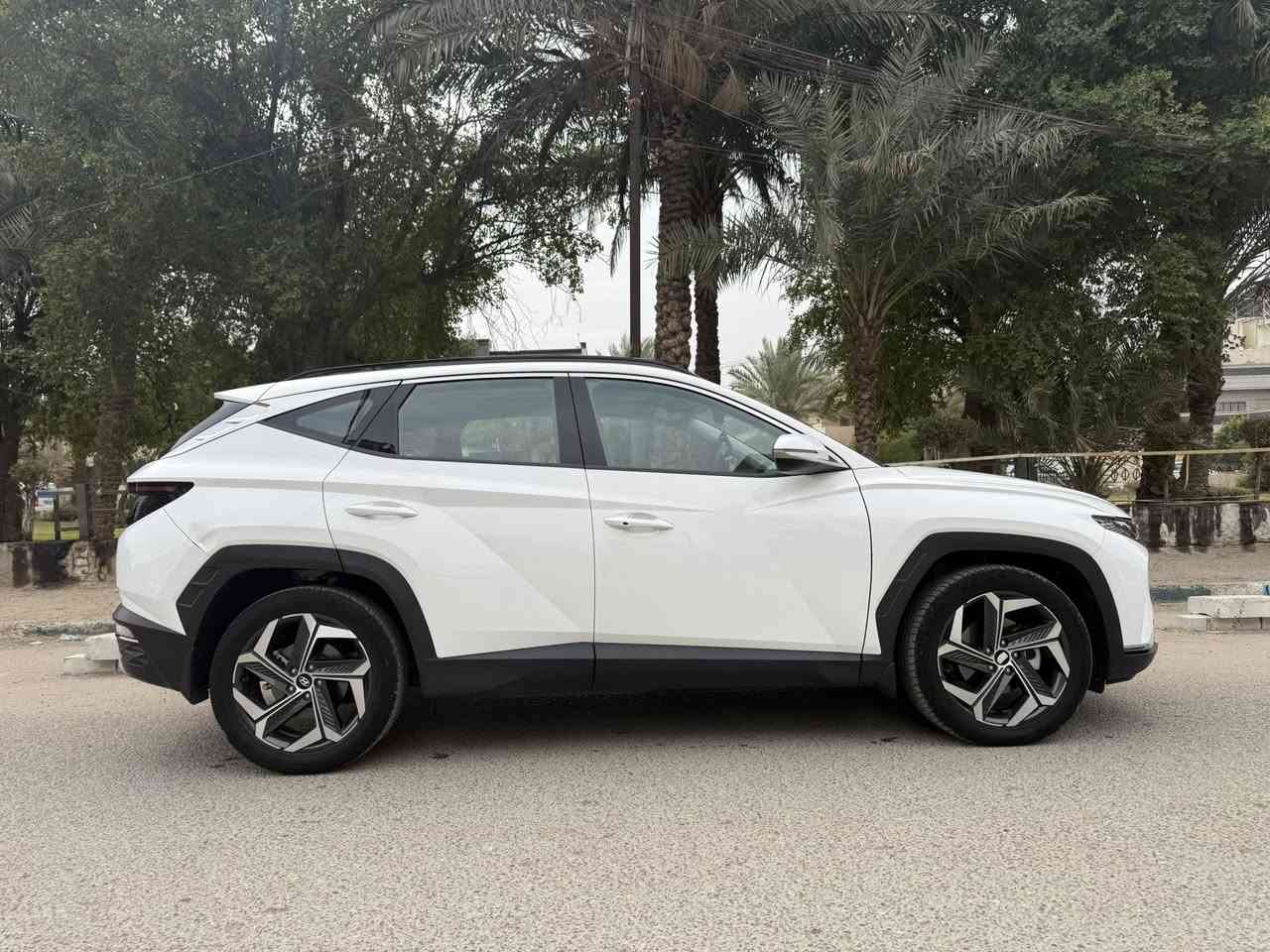 خليجي موديل 2024
ماشية 31 الف حقيقي 
موصفات 
ويل 19 
بنوراما 
حساس امامي خلفي 
كامره خلفيه دواره 
بصمة 
جنطة كهرباء 
تشغيل عن بعد 
كشن جلد الون ابيض 
اشاير مري كهربائي 
كراسي كهرباء 
انظامه 3 بانزين 
انظامه 3 سرعه 
رقم بغداد 
الهاتف /*********** 
العنواًن بغداد السيدية
