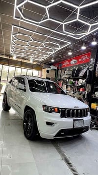 جيب شيروكي للبيع موديل 2018كندية رقم بغداد بيهى صبغ جماليه عام ما عده ...