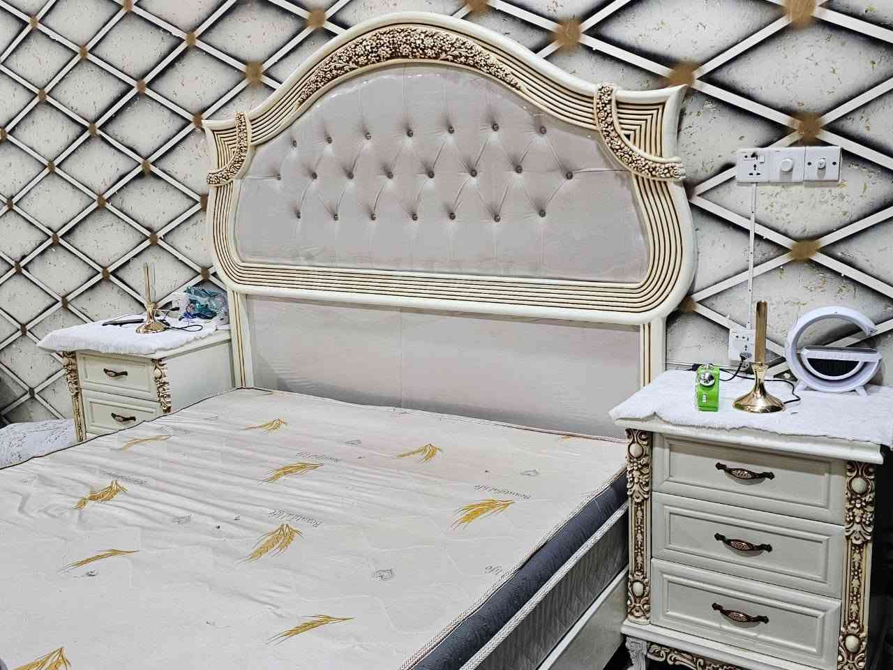 غرفه نوم عراقيه تفصال درجه اولى جديد نضافه 90 بلميه ستعمال قليل  7 قطع تسكام للاتصال ***********
