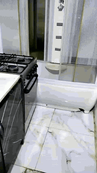 للبيع حمام جاهز  السعر200 للستفسار اتصال 07826733616