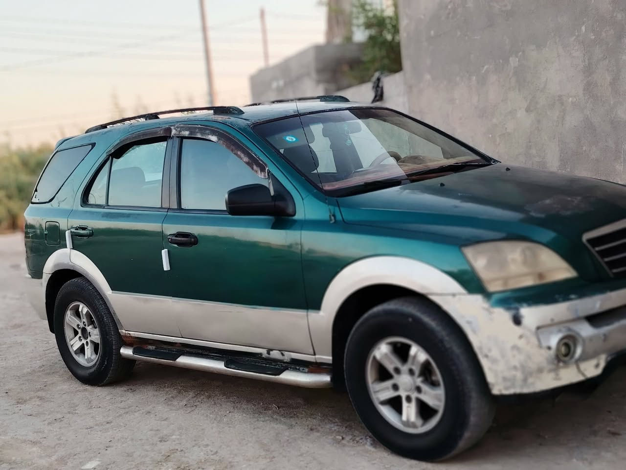 السلام عليكم 

كيا سورينتو للبيع 
موديل 2004 
رقم بصره مشروع وطني 
سياره كامله حداديه و كهربائيات 
فقط التبريد عاطل 
محرك 3000

السعر 60 

***********
