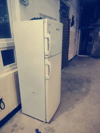 ثلاجه البيع سعره 150بيهه مجال 07803998824