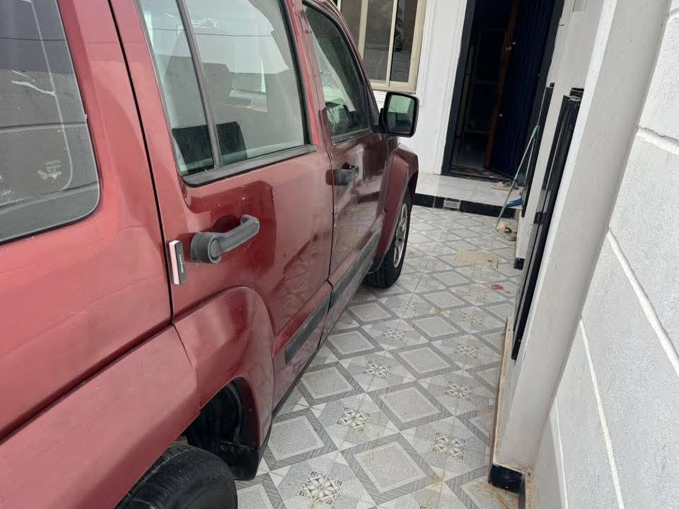 سلام عليكم ابيع جيب ليبرتي موديل ٩ مكينه وكيرمكفولات
كهربايات كلة شغالة تبريدشغال صدر امامي خلفي حلو
غرفه على البلاد ما ملعوب بيها سنويه تنتهي 2030 سياره بدون ضربه بها صبغ  بنيد و جملغ امامي
باقي السياره بدون صبغ شاشه سنتر لوك تقفيل عن بعد
اكس الجاردن  مكفولات
مكان بغدادجميلةثانيه *********** شراي يتصل
