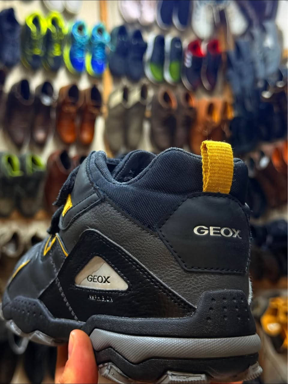 GEOX 
قياس:٤١
نظافه :ممتاز 
صناعه:ايطالي 🇮🇹


**إذا كنت صاحب هذا الإعلان وتريد حذفه لأي سبب، رجاءا أرسل رسالة إلى الدعم الفني**