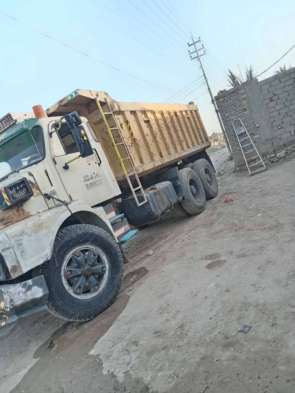 السلام عليكم ورحمة الله وبركاته فالفو للبيع مديل 89السعر 30وبيهة مجال رقم انكليزي بغداد***********
