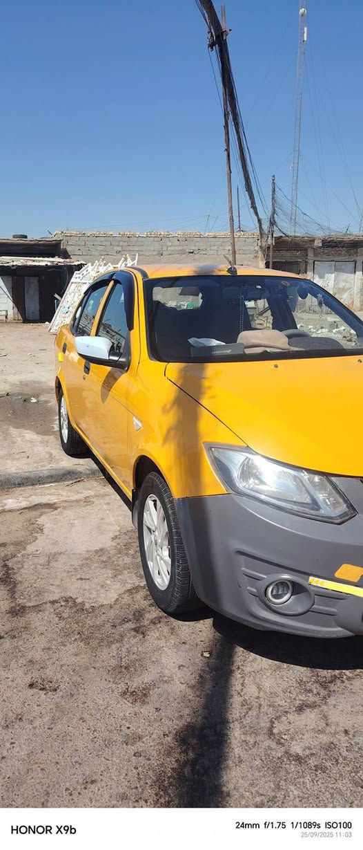 ساينا موديل 20 محجوزه بعد سنه ونص حره اتصير شهر العاشر بدلت طابوكه جديدة وكله جديد شديته الهه بيهه ظخه بسيطة بالجاملغ الامامي والباب الخلفي امعمرات على البارد ومصبوغات 
شاشة 
مضخم صوت
داش كام
لايت زنون
السعر 63 وبيه مجال ***********
