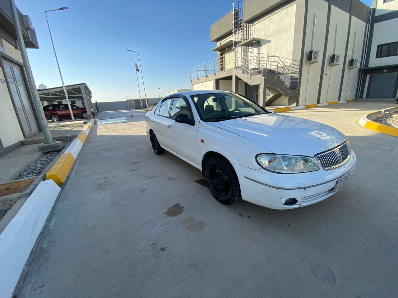 نيسان سني ياباني اصلي
موديل 2008 
رقم بغداد باسمي 
مكفولة ما عدى الدعامية الخلفية صبغ وبيهه بارد بالبنيد والجاملغ الايمن و السونار موجود
جام كهرباء 
محرك القبغ الاسود المرغوب 
السيارة جاهزة وترايك للبصرة 
تبريد ثلج 
السعر 105 بيهه مجال حك الجية
بيع فقط بدون مراوس
***********
