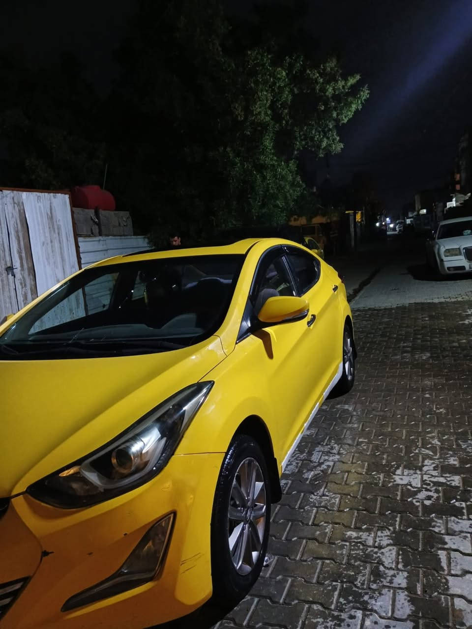 السلام عليكم الانتره 2016 فول عده البصمه وارد خليجي السياره حادثهه جامغ فقط وشويه من الباب مكينه 1800 دوش انسى الدوانز كير مكينه تبريد صدر دواخل كوله جديد رقم بغداد سنويتهه ساقطه سياره مال مصرف وبيهه برائه ذمه وعندي بيهه وكاله من الشرعي عليهه غرمات وهيئه تستلم تحويل صافي من عندي سعرهه 93 ورقه وبيهه مجال بسيط ذكرت التفاصيل كولهه مكانهه بغداد ***********
