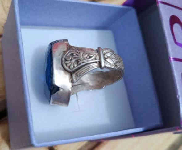 توباز لندني صياغة يدوية بسعر ٣٠ ألف دينار...تصفية ...
تواصل خاص واتساب ***********
