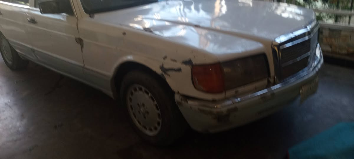 سلام عليكم مرسيدس للبيع فيها محرك بطه سياره رقم بصره رقم الماني موديل 84 راعيها موجودد السعر 25 *********** مكان السياره بغداد الاورفلي
