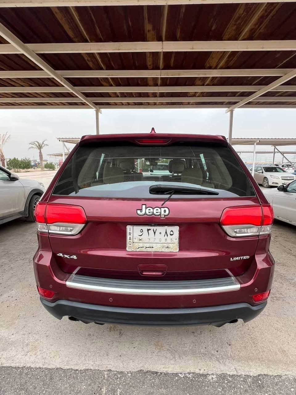 جيب شيروكي لمتد 2018
وارد خليجي
ماشية 92 وقابلة للزيادة
بيها حادث بسيط 
مكفولة من الگير والمحرك
السعر 230 
***********
