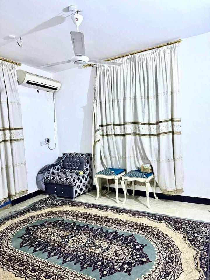 دار للايجار حي السعد المساحه 150 متر مؤثث بالكامل يتكون من غرف نوم عدد 4 صاله استقبال مطبخ مجموعة صحيات 
الي رايد دار مؤثث يتواصل واتساب 
***********
