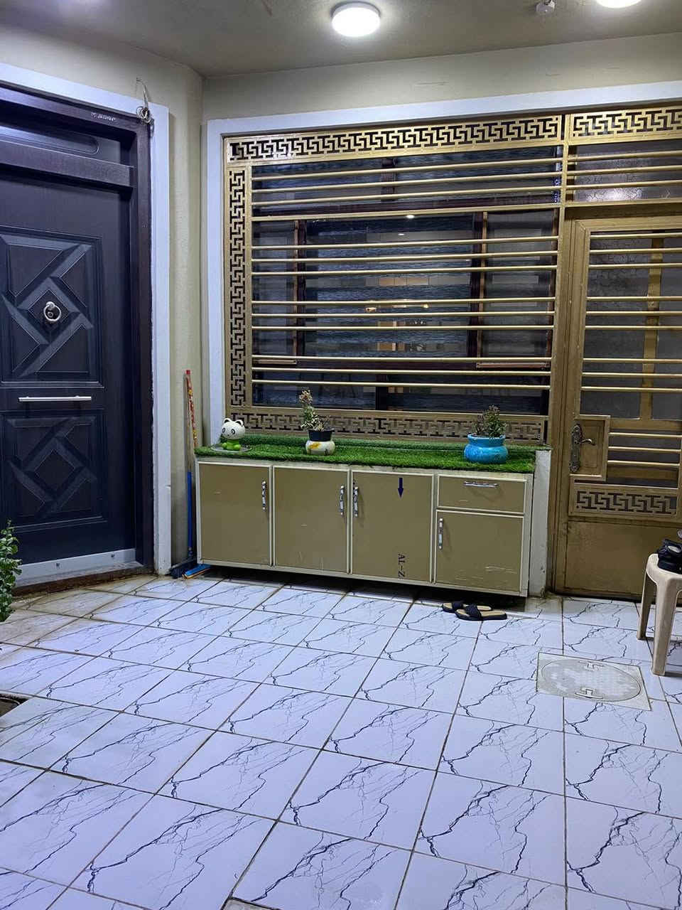 ﷽

* دار للبيع موقع مميز جداً
*في بغدادمنطقة الغزالية مربع العمداء خلف مول الساعة وقرب شارع البصرة
* المساحة150 متر الواجهة 7.5 والنزال 20 متر
*يحتوي على كراج وحديقة مطبخ حار وبارد واستقبال وهول داخلي ومناور اثنين مع خدمات اثنين&وغرفة نوم بالطابق الارضي 
والطابق الثاني 3 غرف نوم مع خدمات
وبي درج خارجي ودرج داخلي
 
* السعر 400 مليون  مع مجال.

للاستفسار يرجى الاتصال على الارقام التالية :.
***********
***********

الرابط ادناه احدث العروض العقارية
https://www.tiktok.com/@safaasd1987?_t=8jtuxblUEi6&_r=1

#السعر #قطعة #التفاصيل
