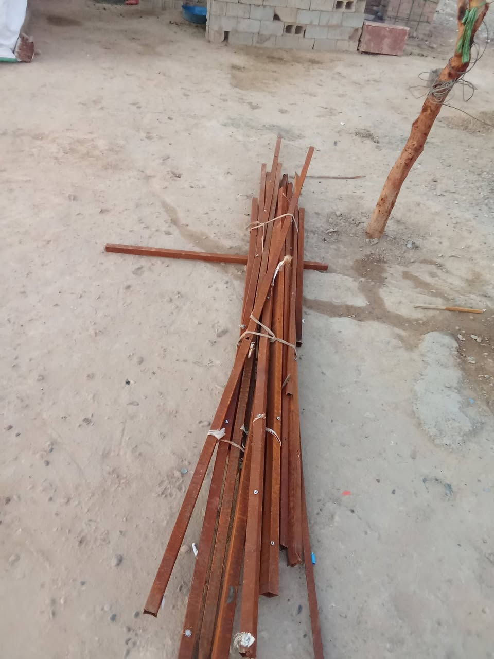 سلام عليكم يوجد شخاط شرط كله عدل اقل وحده 3 أمتار ولبقيه 4 و5 متر العدد 12 شخاطه كلهن عدلات   السعر 65 كلهن رقمي ***********
