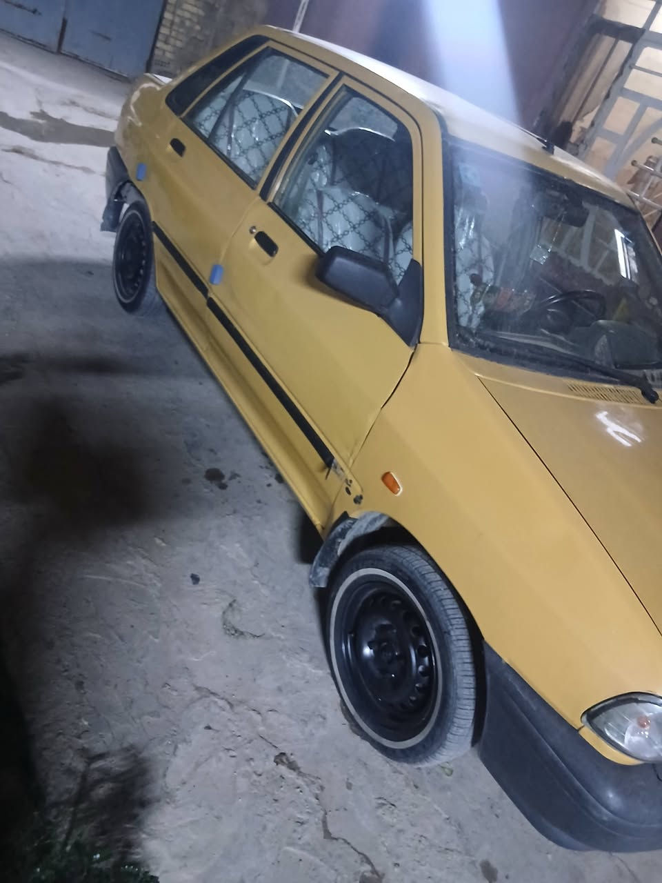 السلام عليكم 
سايبا موديل ٢٠١٢
رقم بغداد جديد دولي 
بيها جاملغ امامي مبدل 
كهربائيات كلها شغاله 
منضومه زنون
كير ومكينه خير من الله 
تبريد شغال 
تحويل مباشر 
رايدها ب٢٦ وبيها مجال
مكاني الشعب 
***********
