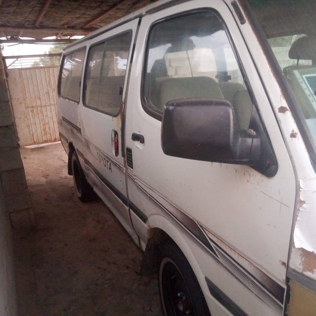 تيوتا هايس ١٤ راكب دجة ناصية موديل ٩٥  سنوية لغاية ٢٧ رقم واسط ألماني محرك كاز بريجو تخم تاير جديد داخلها نضيف صدر أمامي + خلفي كلة جديد كهربائيات كلها شغالة السعر٣٥ بيها مجال بسيط  مكان السيارة الكوت الاتصال على الرقم ***********
