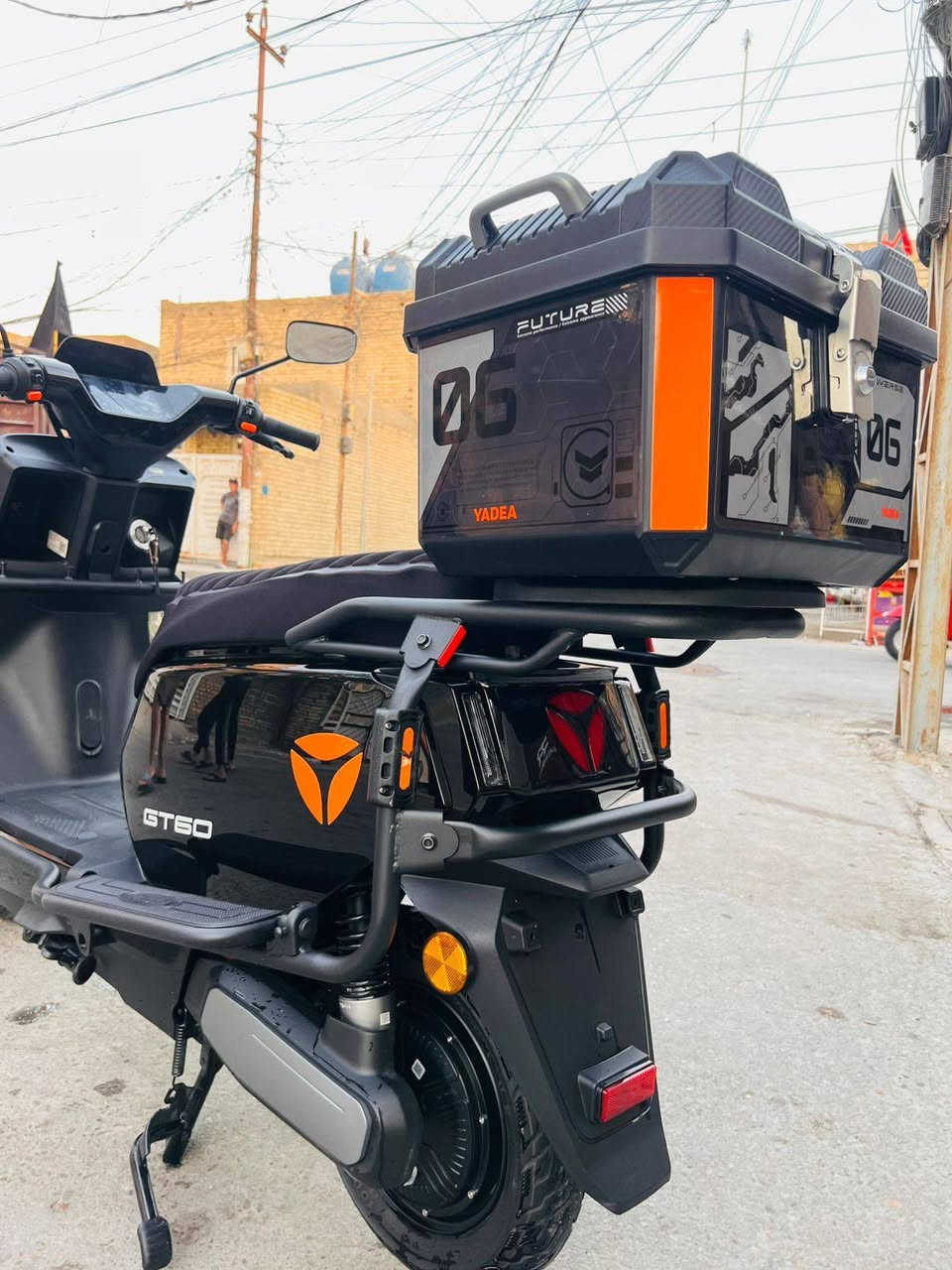 سلام عليكم ورحمه الله وبركاته 
دراجه شحن نوع ياديا GT60
القدرة القصوى للملف: 2500 واط
نوع البطارية: كرافين
نظام التشغيل: بصمة + سويج + تطبيق ياديا حجم البطارية: 25 أمبير/ 72 ڤولت عدد البطاريات: 6 بطاريات
حجم الويل: 12 انج أمامي / 10 انج خلفي الفرامل: دسك أمامي / دسك خلفي
السرعة: 64 كم / ساعة
المسافة المقطوعة للشحنة الواحدة: 65-75 كم السعر 950 وبيه مجال قليل 
مكاني بغداد الزعفرانيه للااستفسار اتصل***********
