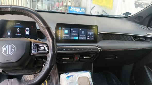 سلام عليكم أم جي 3  2025جديدة ولا شخط بيهية ماشية 1300السعر 119 وبيهة مجال قليل العنوان الدورة رقم الهاتف***********
