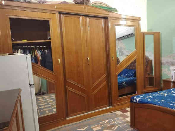 غرفه صاج عراقي اصلي خشب ثقيل نجاره عراقيه بيبان سلايت وخانات مرتبه من الداخل
اني سويتها ب٣ ملايين وعارضتها بمليون و٢٥٠ ألف وبيها مجال 
البيع بسبب انتقال لغير مكان وحجمها كبير
للاستفسار ***********
