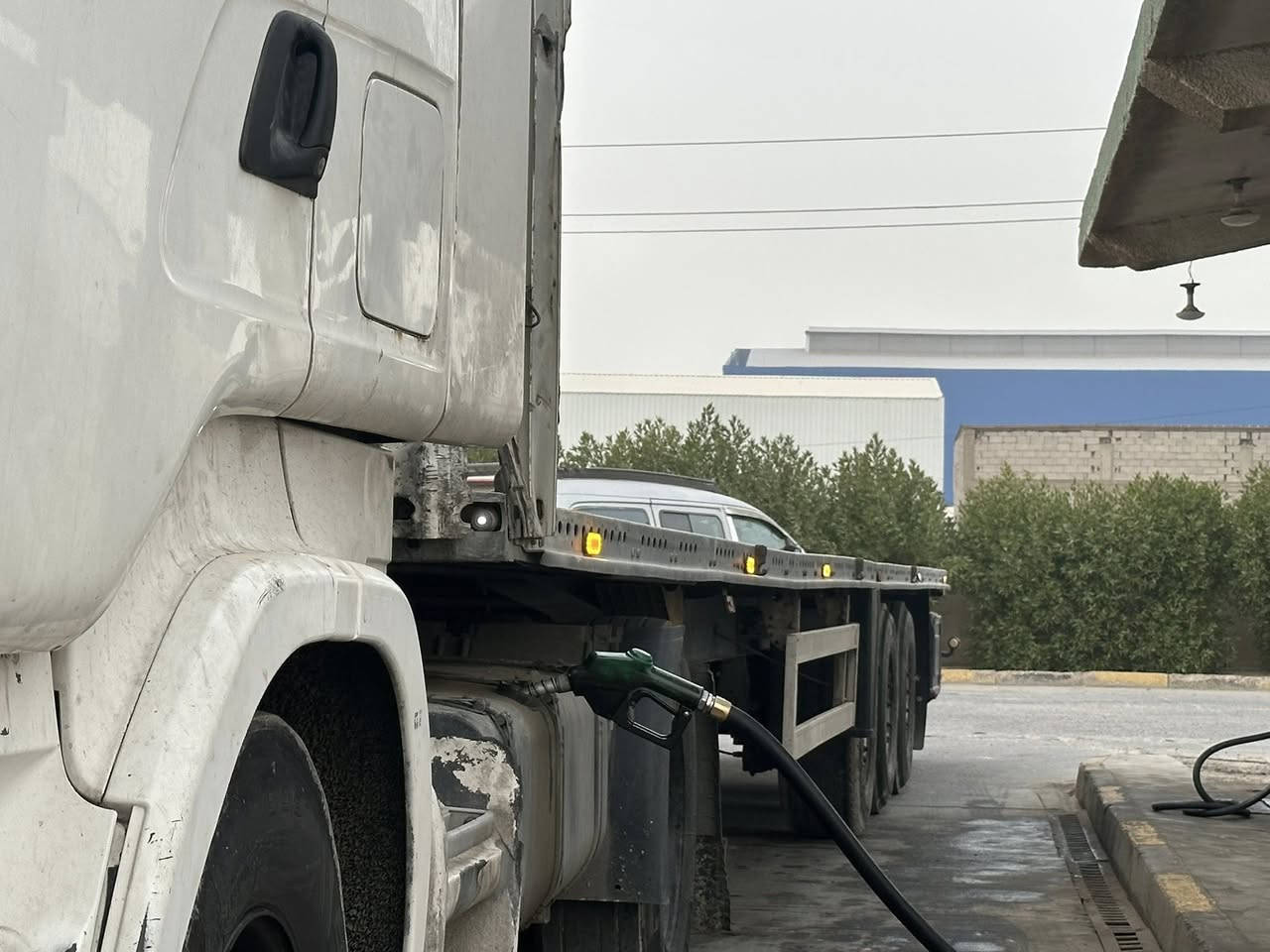 سلام عليكم عربانه للبيع.  بنكلايز ام الشفه تخم تاير. مكفوله   كهربائيات هوه كله جديد    ***********. ماكان بصره السعر 80 وبيهه مجال
