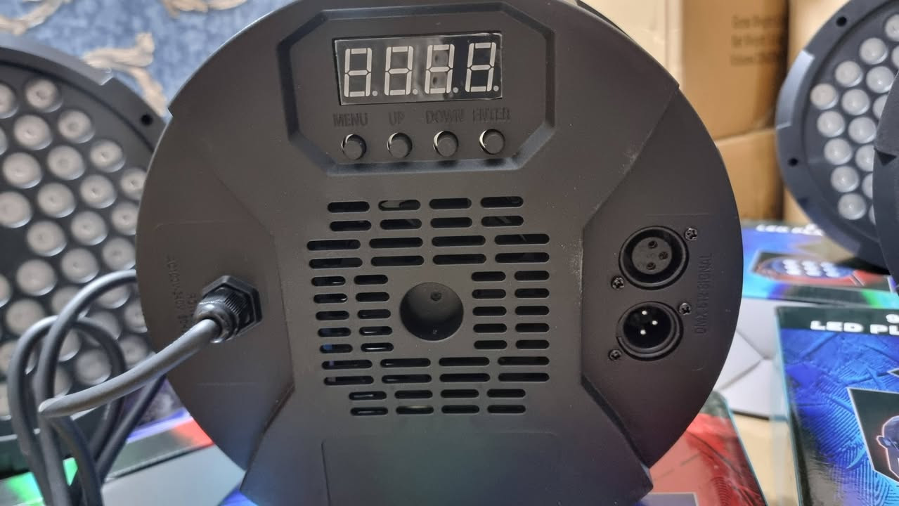 لد بار 100 واط RGB 
اكثر من 500 لون 🟧🟨🟦⬜️🟫🟪🟩🟥
جديد سعر الواحد 50 الف متوفر توصيل


**إذا كنت صاحب هذا الإعلان وتريد حذفه لأي سبب، رجاءا أرسل رسالة إلى الدعم الفني**