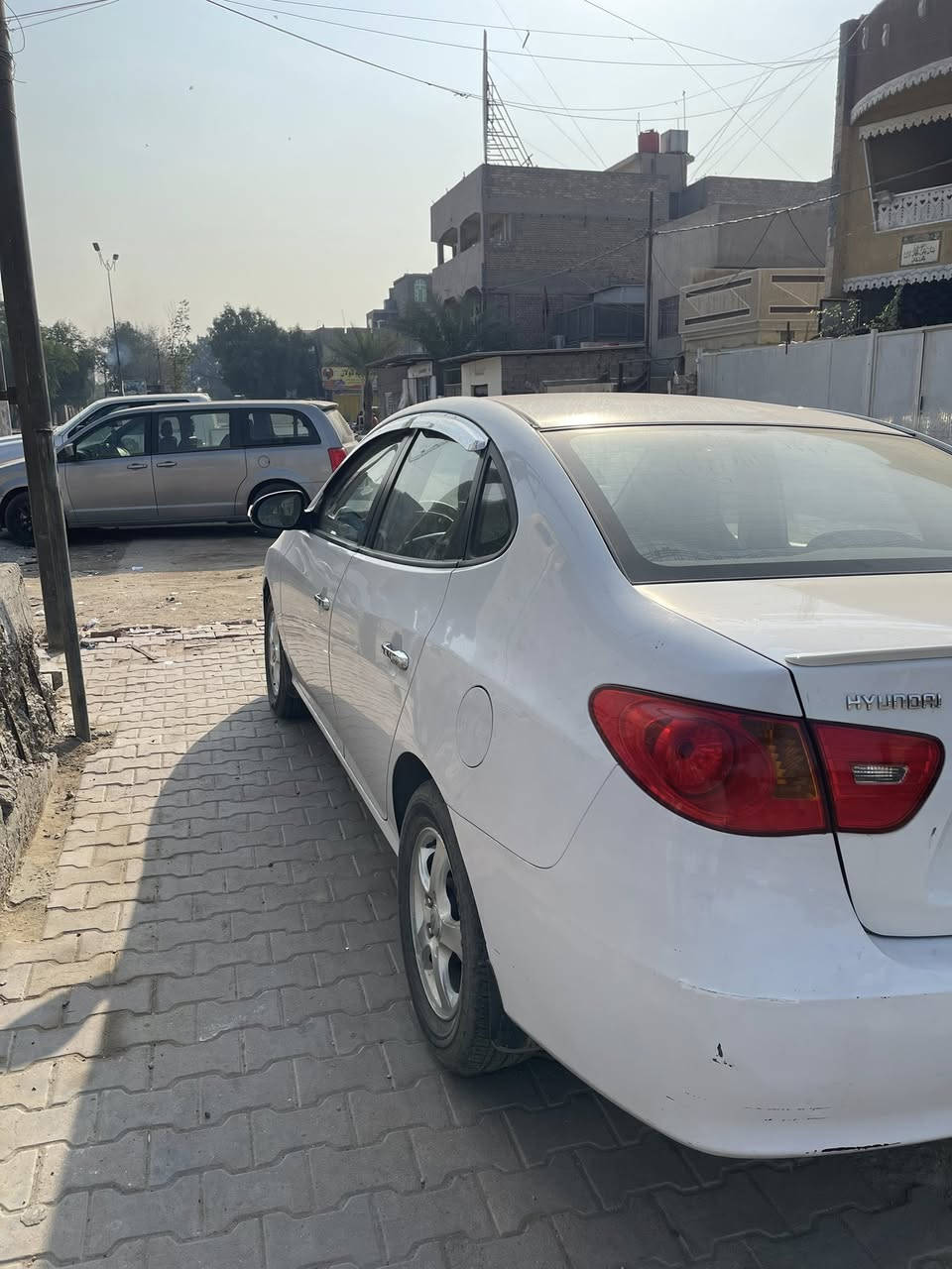 السلام عليكم 
الانترا 2011 مكينه 1600 دكشن عالي خليجي سياره بحاله جيده والتفاصيل والسونار موجود ويه الصور السعر 110 
الاستفسار على الرقم ***********
بغداد مدينه الصدر
