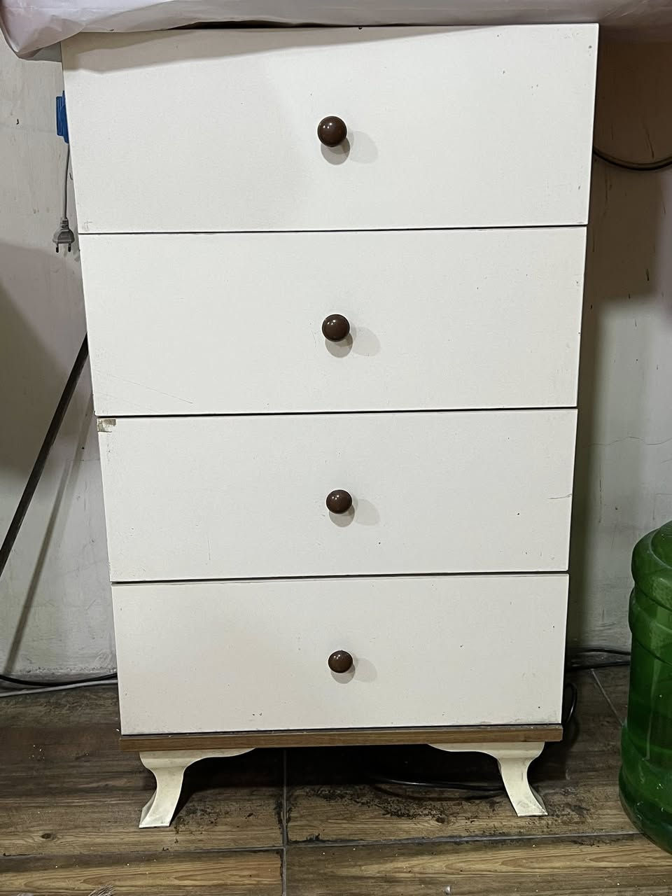 غرفة نوم تركيه ثقيل 7 قطع للبيع كنتور سلايد مرايه وجربايه وملحق 2 و مرايه طويله وميز تواليت و ملحق جرارات 
فتح و شد ونقل عليك.. السعر 600  وبي مجال 
بغداد البنوك *********** واتساب او اتصال
