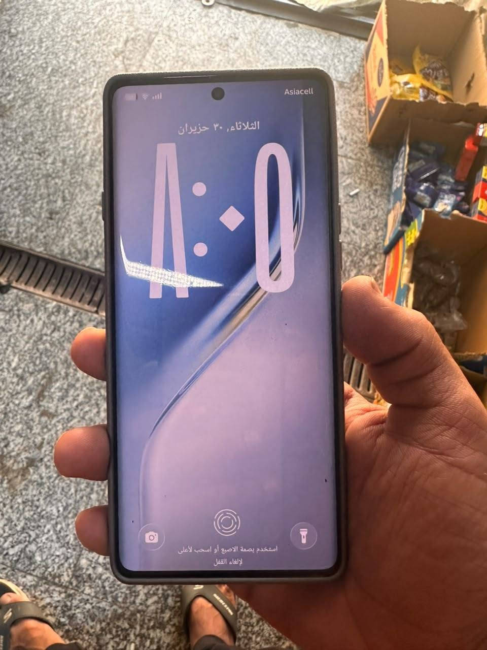 سلام عليكم تكنو كامون 40 برو5G ذاكره 256 بطاريه 100 جهاز نضيف 100% شخط مابي كارتونه وياه السعر 350 بي مجال بسيط مكاني بغداد ***********
