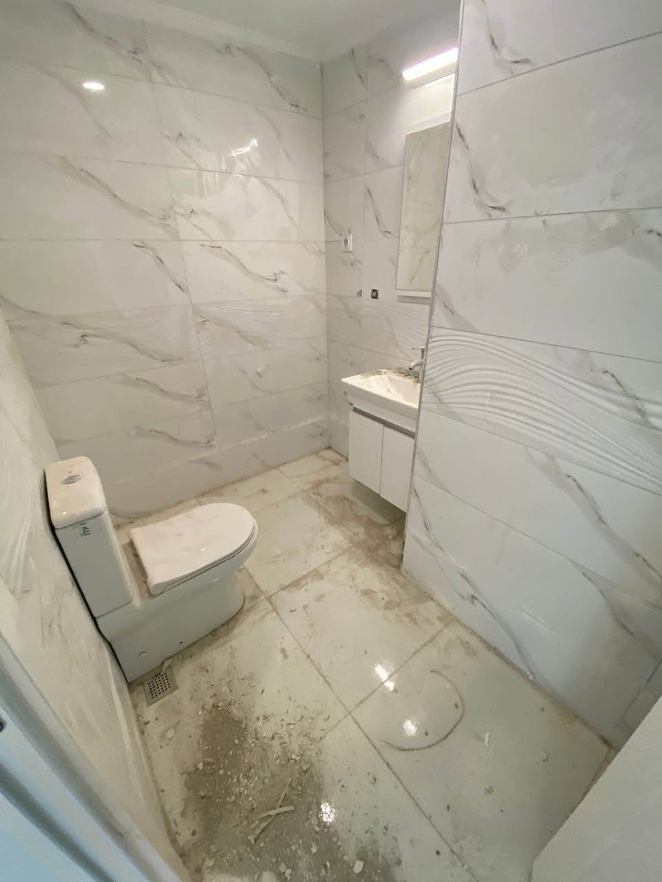 شقه للبيع في رسن تاورز مقابل الاسبانيه
الشقه 75متر 
غرفه وصاله
الشقه صفر
سعر بلاش 4دفتر 
للحجز اتصلو 
*********** أربيل, العراق
