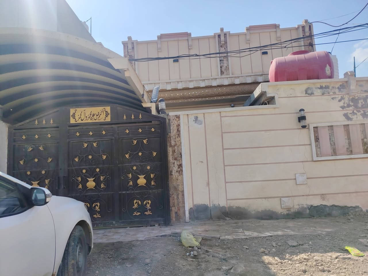 #بيت للبيع في بابل حي المعلمين مطل على ساحه مقابيل مول اهل الخير طهمازيه طابو صرف بسعر جيد
#مساحه البيت 200متر بناء حديث 
الواجهه 10متر...
نزال 20متر...
#البیت ركن على شارعين 15متر والفرعي10متر 
#الموقع قرب ملعب علي ناصر في حي المعلمين قريب جدا من شارع الطهمازيه الرئيسي....
البيت بناء حديث درجه اولى..
عرض الشارع 15متر ..
#يتكون البيت من طابق واحد فقط..
( كراج . طارمه. استقبال. مطبخ. صاله. صحيات داخليه وخارجيه. غرفتين نوم. درج . بيتونه.)....
#بناء 2015
#خدمات كامله ماء وكهرباء ومجاري باقي بس تبليط ومشمول بتبليط بس يكملون الأكرمين يدخلون ع المعلمين..
⬇️⬇️⬇️⬇️⬇️⬇️⬇️
#البيت بناءه جدا نظيف ودرجه اولى موقعه ممتاز مطل على ساحه مستقبلا متنزه تصير...
#سعر البيت جيد مقارنه بموقعه 🔥 
للاستفسار اكثر الاتصال على الرقم........ ***********
