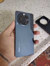 تكنو كمون 30 برو 5G للبيع غراضه كامله ونضيف جدا مكاني بغداد الدوره 077...