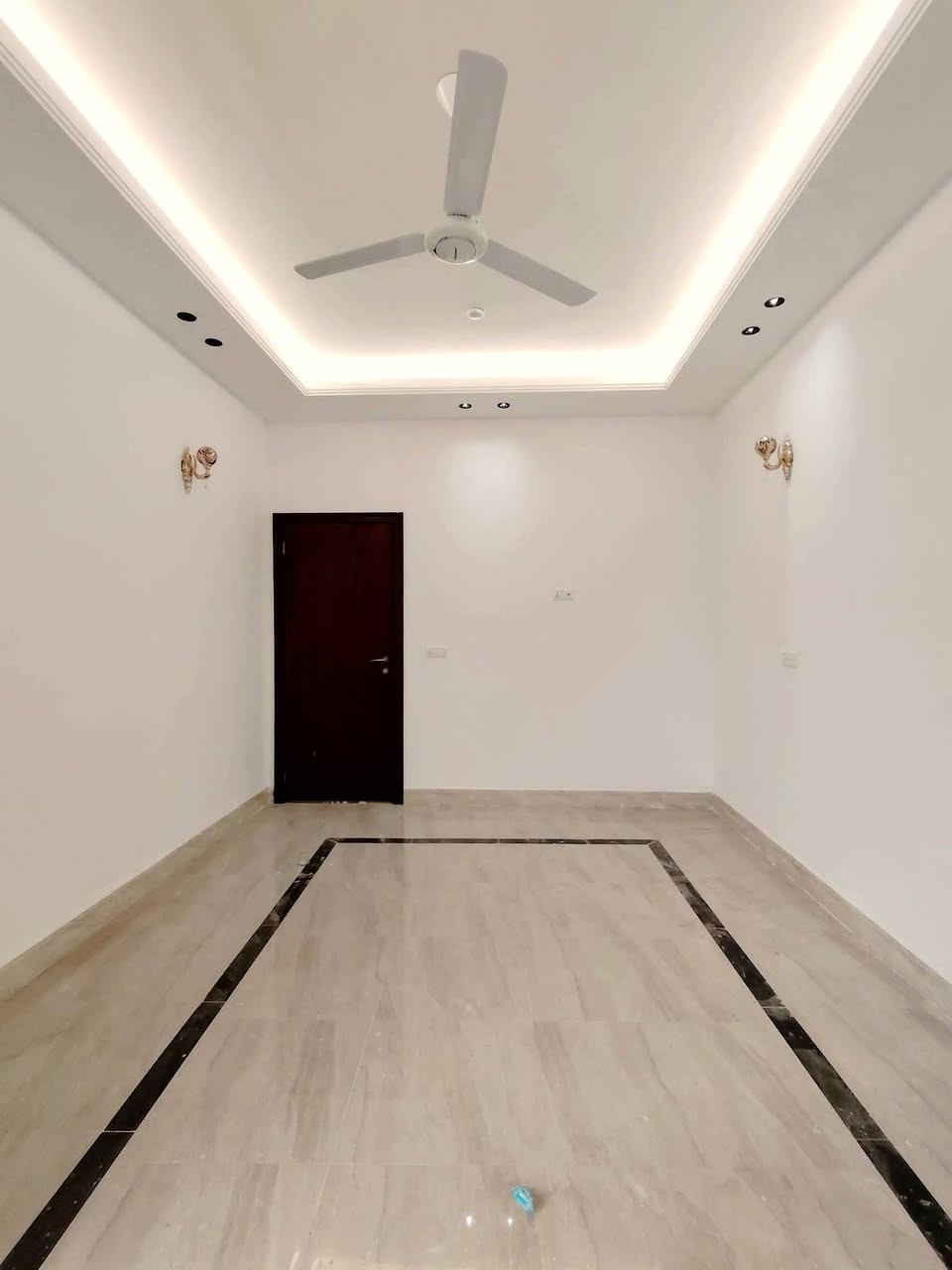 دار للبيع طابو ززاعي سند ٢٥
تحويل
الموقع نادر الاولى 
المساحة 200م
طابقين الطابق الاول غرفين نوم استقبال مطبخ كليدور مناور 2
جراج حديقة
الطابق الثاني ٣ غرف نوم واحد منهن سويت  كليدور مجمع صحيات 
للاستفسار .
اتصل بالارقام التاليه 
***********
***********
موقع المكتب حله نادر الاولى الشارع الرئيسي مقابيل دائره اتصالات بابل 
مكتب علي السلطاني للعقار
3
