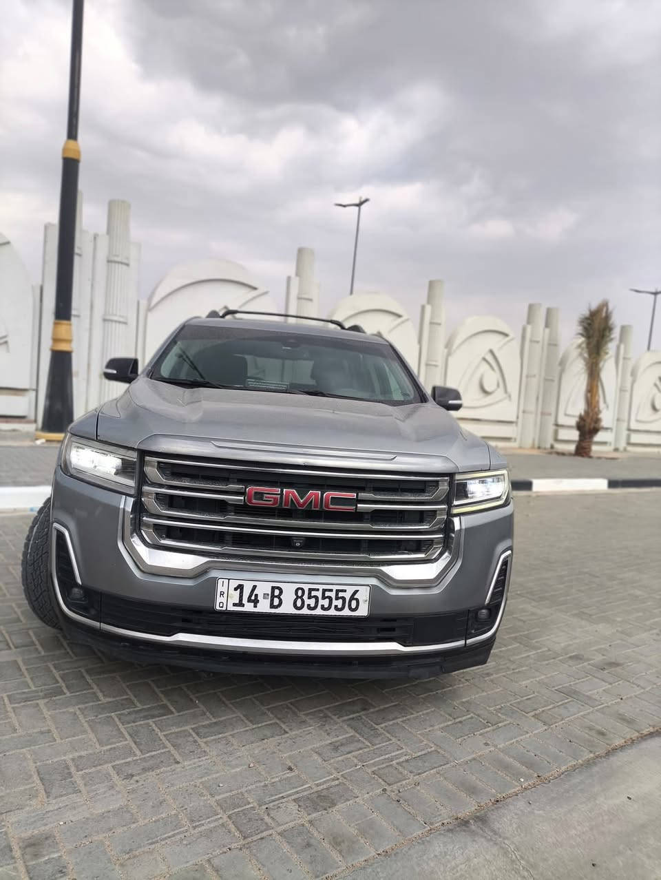 جي ام سي أكاديا 2023 للبيع
فئة AT4 🔥
بلاك إدشن
رقم مميز 
وارد امريكي حادث جاملغ وبنيد - الاير باك راجع سستم 

المواصفات كاملة:
محرك 6 سلندر قوي 
310 حصان 
دبل (AWD)
كير أوتوماتيك
وضعيات قيادة متعددة:
وضعية Normal
وضعية Sport
وضعية Off-Road
وضعية Snow / Ice
نظام نزول المرتفعات
نظام صعود المرتفعات
مانع انزلاق
شاشة وسط كبيرة تعمل باللمس
شاشة عدادات رقمية ( داتا شو )
Apple CarPlay & Android Auto
نظام ملاحة GPS
بلوتوث + USB
نظام صوتي قوي
تشغيل بصمة + زر
تشغيل عن بُعد
كروز كنترول
تحكم كامل بالمقود
أنظمة الأمان:
كاميرات 360 درجة
رادار أمامي
نظام التحذير من التصادم
نظام المحافظة على المسار
تحذير النقطة العمياء
تنبيه حركة المرور الخلفية
سنسرات أمامية وخلفية
فرامل ABS
وسائد هوائية متعددة
الداخلية:
مقاعد جلد رياضية AT4
مقاعد أمامية كهرباء
تدفئة وتبريد مقاعد أمامية
تكييف أوتوماتيك ثنائي المناطق
فتحات تكييف خلفية
إضاءة داخلية
الخارجية:
كشنات VIB منفصلة
اطارات جبلي امريكيه / كونتننتل 
إضاءة LED أمامية وخلفية
إضاءة نهارية
مرايا كهرباء مع تسخين
باب خلفي كهرباء
زجاج كهرباء كامل
جناح خلفي
السيارة نظيفة جداً، استعمال شخصي
كلشي شغال 100% سبير مانازل 
ماشية 47000
💰 السعر: 275 ورقة
قابل للتفاوض البسيط للجادين فقط
📞 للاتصال / واتساب: ***********
📍الموقع : البصرة
