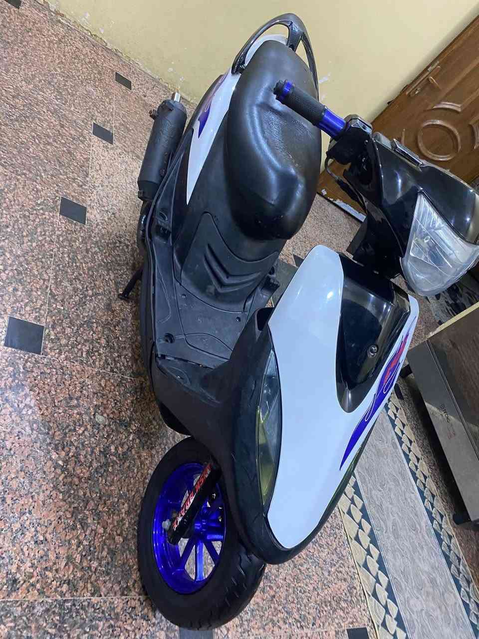 السلام عليكمً ماكس عدله للبيع سعرها٦٥٠وبيه مجال حك الجيه مكينه مفتوحه بوشه ٤٩بلاديه  ناقصها فقط اشاير اماميه وترجع بلاد وكلاه شغاله  مكان المعقل شارع التربيه رقمي***********
