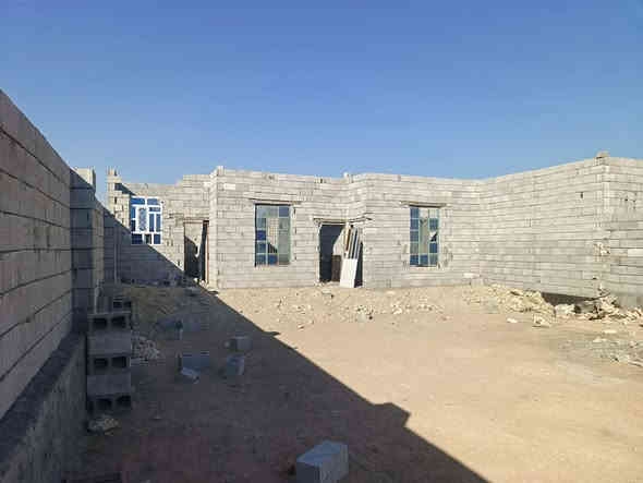 السلام عليكم ورحمه موجود قطعه ارض مساحه 300متر مبني سياج وغرفتين ومطبخ وصحيه بدون سكف العنوان حصيبه الشرقيه المضيق قرب البحمدالله وقريبه الجامع الجديد معلومات اكثر اتصل ع رقم ***********
