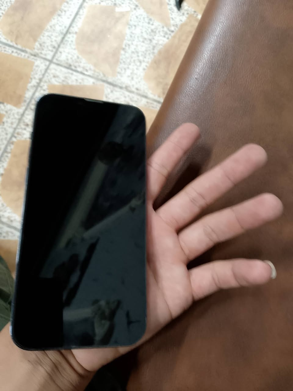 13 برو ذاكره ذاكره 128 بطاريه 85 دبل شعر خاص***********
