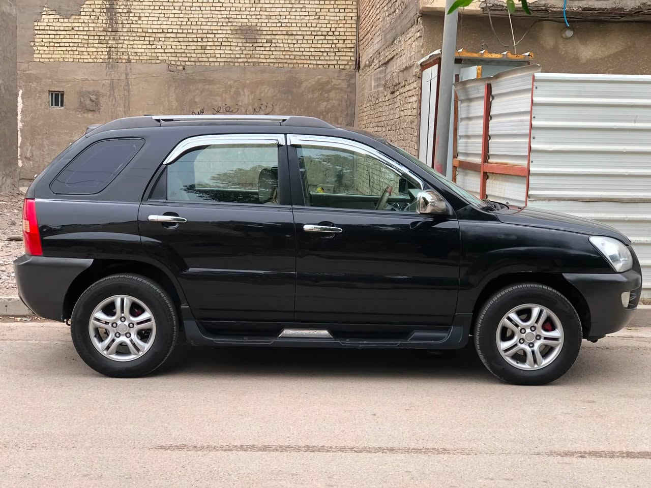 السلام عليكم سبورتج 2007  حادثها بابتين ودوسه كل تفاصيل مشروحه بل سونار تخم تاير منضومه تبريد جديده باتري جديد منضومه زنون عالي ناصي كير محرك جدد صدر نضيف سعرها 79بيها مجال بصيط مكاني بغداد الدوره شارع60 
***********

