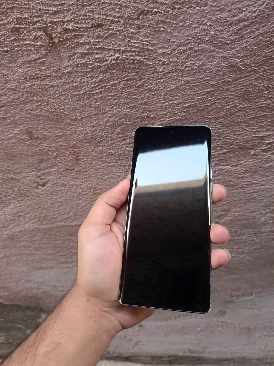 للبيع Tecno Camon 40 Pro 5G
ذاكره 256 رام 16 ( قابل للتوسعه ) 

معالج Dimensity 7300 ببجي 90 فريم

شاشة مسطحه 6.78 انج AMOLED تردد 144Hz  

كاميرا خلفية 50MP + 8MP تصوير 4K

كاميرا سلفي احترافيه 50MP 

بطارية 5200mAh شحن 70W

جهاز نضيف + مبدل شاشة أصلية فقط

بي ضربه خفيفه جداً بظهر الجهاز 

ملحقات كفر اسود و شاحنه 68 واط Super charger 

السعر: 270 قفل متوفر توصيل لكل محافضات العراق 

اقبل مراوس + مراوس وفرق


**إذا كنت صاحب هذا الإعلان وتريد حذفه لأي سبب، رجاءا أرسل رسالة إلى الدعم الفني**