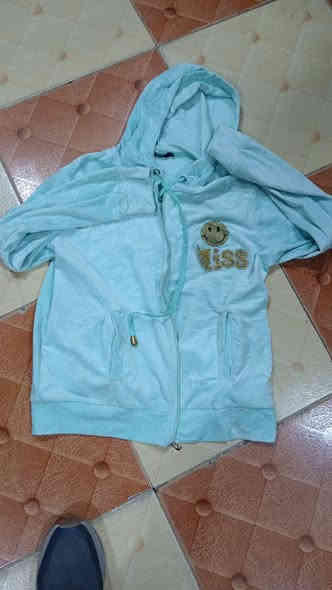 قطع بفلس ونص تراك نسائي سعره 5000 سويتر نسائي بناتي سعره ٤ بجامه سعره ٣ قطعتين ب٥٠٠٠
توصيل مجاني داخل حي تونس *********** واتساب
