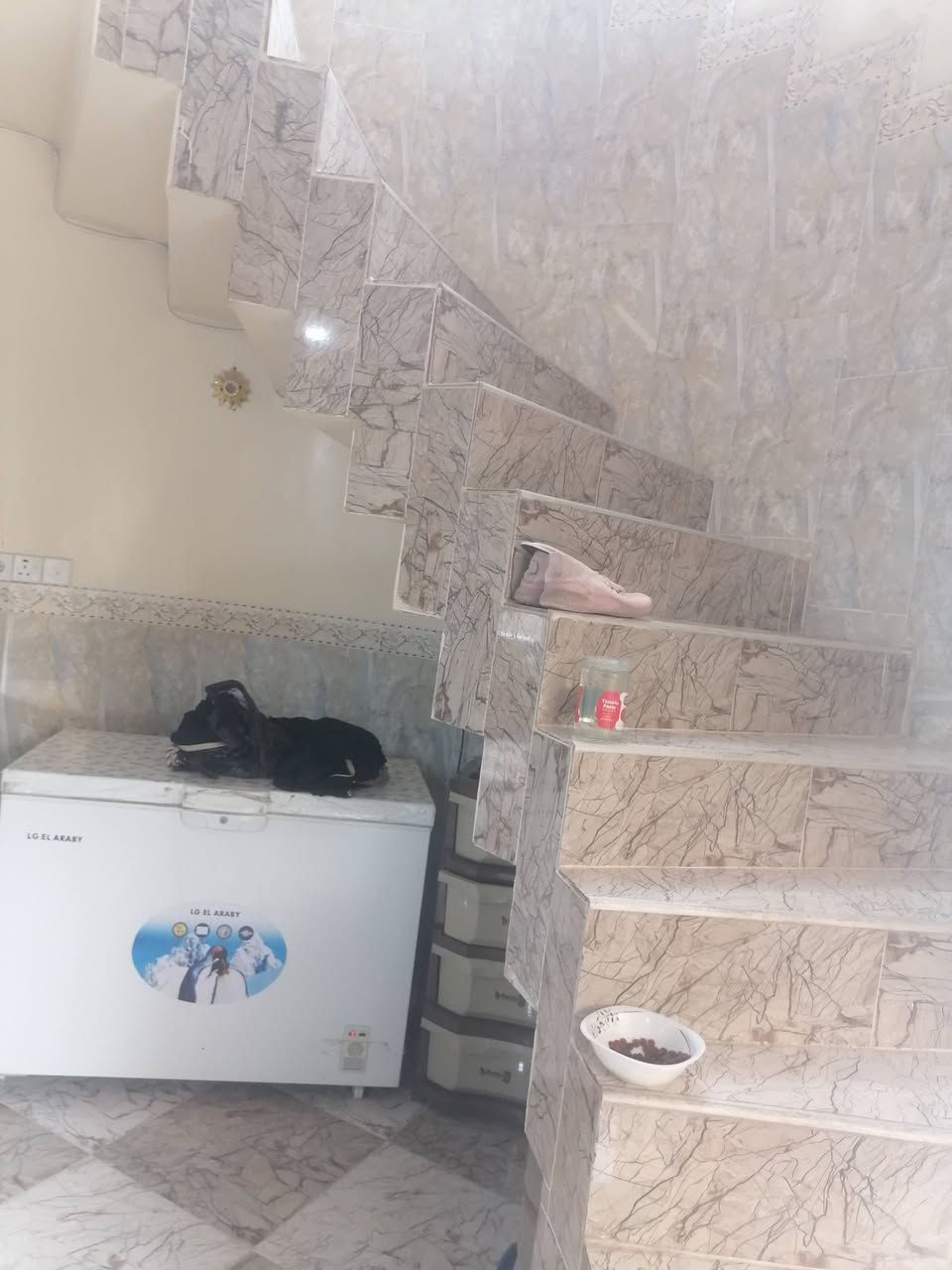 السلام عليكم بيت للبيع عنوان بنجا علي خلف محطه طه مكان راقي  رقم صاحب البيت ***********
