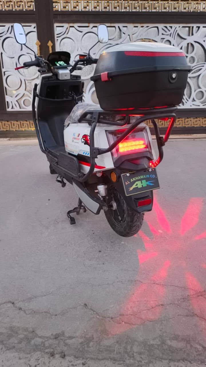 سلام عليكم
سكنس للبيع بطاريات عل فحص 
نضافه كدامك فول 
مناقصه لو برغي 
نشاطه فول 
للاستفسار 
*********** واتساب او اتصال
