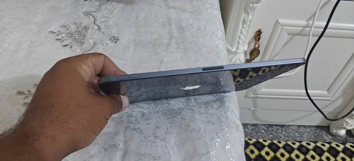 ايباد 11 برو الجيل الثاني نضافه 90%
بطاريه 83_85
كلشي مامبدل غراضه كامله 
ذاكرته 128 
سعره 650 
مكاني طويريج 
***********
