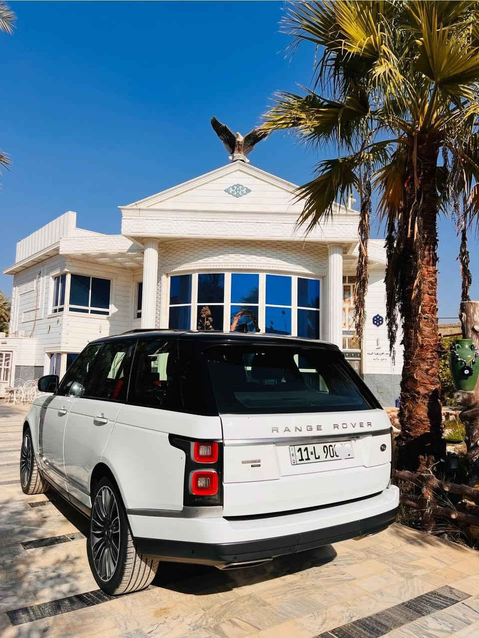 السلام عليكم شباب 
 للبيع رانج روفر 2021  فوك وكاله سردار كفاله عامه 
Range Rover
Autobiography VIP
V8 Supercharged
من القطع المتميزة بالعراق 

فوك اوتوبايغرافي🇬🇧🇬🇧
الموديل  2021
رقم بغداد بسمي شخصيآ 😍
تو كلر  لونين ابلاد 
داخل مميز  vip كشنات بقلاوة 
وكالة خليجي سردار تحت الضمان 
بصمة عدد 2  كتلوكات الشركه 
عداد المسافة ـ 50 الف كيلو 🤩
المحرك ـ 8  سلندر سوبر جارج
المواصفات🇬🇧🇬🇧
شاشات خلفية 
♦️ قمارة شامو كنتاره 
♦️ مسند خلفي كهرباء 
♦️ دوسات شفط 
♦️ ابواب شفط 
♦️كامرات 360°
♦️ رادار 
♦️ مساج
فول مواصفات 1/1
ميحتاج اكتب اكثر 
تسأل عن السعر 
أتصل او راسلنا وتساب
للاستفسار /  ***********
