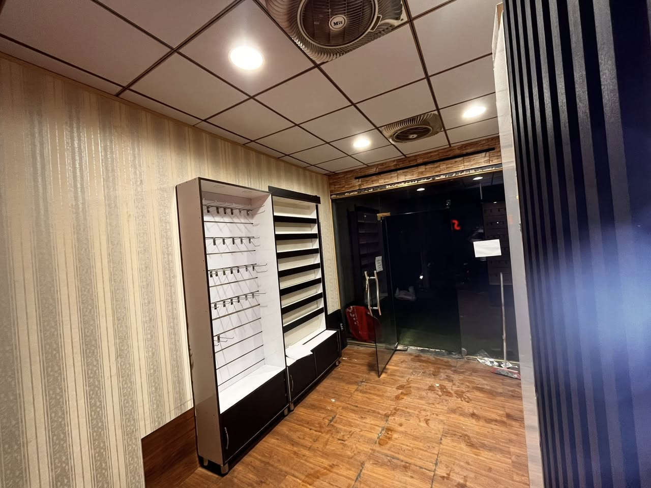 محل للبيع حي الجامعه شارع 66
***********
***********
