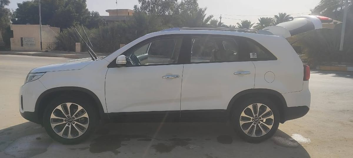 سلام عليكم سورنتو 2014 مكفوله رقم قادسيه ماشيه 180مكينه 2400  سعر175وبيه مجال للأتصال***********
