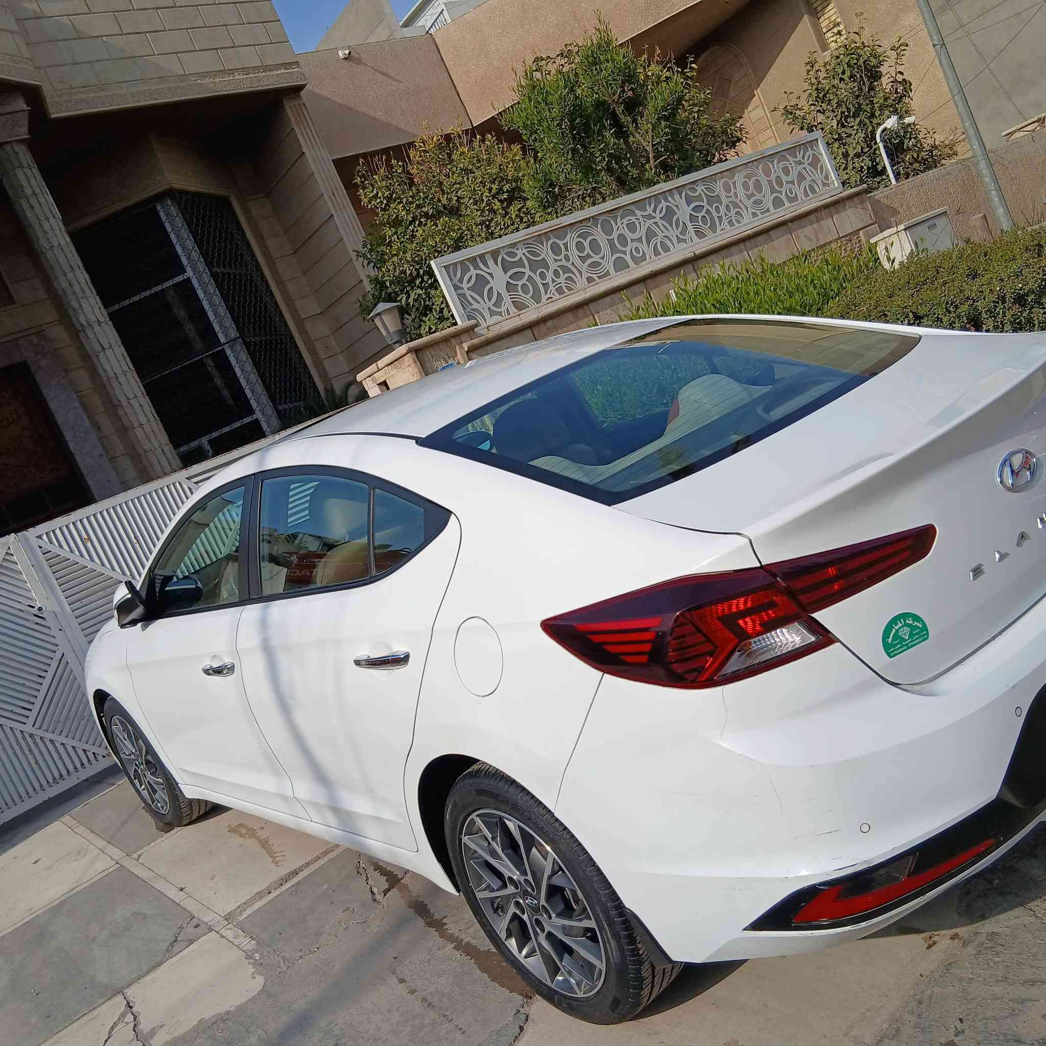 السلام عليكم النترا خليجي ٢٠٢٠ ماشية ٧٥ السيارة مكفولة من الصبغ عدا البارد يم قبق البانزين محرك ٢٠٠٠ بصمه المري شفط فتحه صندوق كهرباء فتحه  السعر ١٧٥ وبيه مجال بسيط ***********
