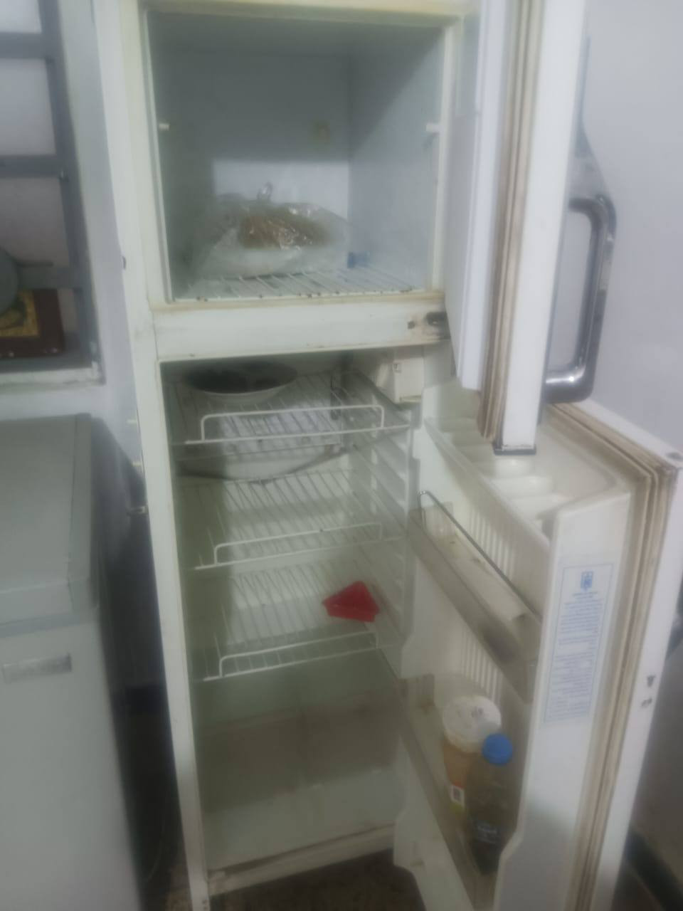 سلام عليكم عليكم غراض البيع التخم 12السعر265مقعدنضيف كلش الطباخ٤عيون80 ثلاجه شغاله ونضيفه ٧٥ العنوان كربلاء الحر انتصال***********
