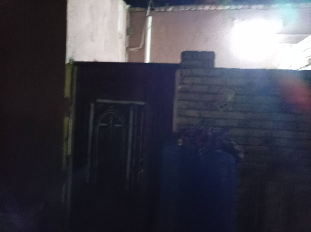 بيت ١٠٠متر مربع حي الرحمة الأولى خلف الشارع العام يتكون من غرف نوم +صالة +استقبال + مطبخ بناء حديث  السعر ٥٠ ؛ بي مجال الخاص مفتوح  م//, ***********
